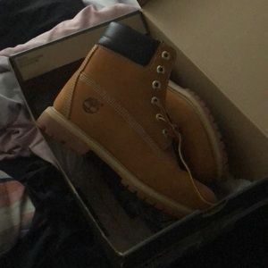 Women’s timberlands size 7.5